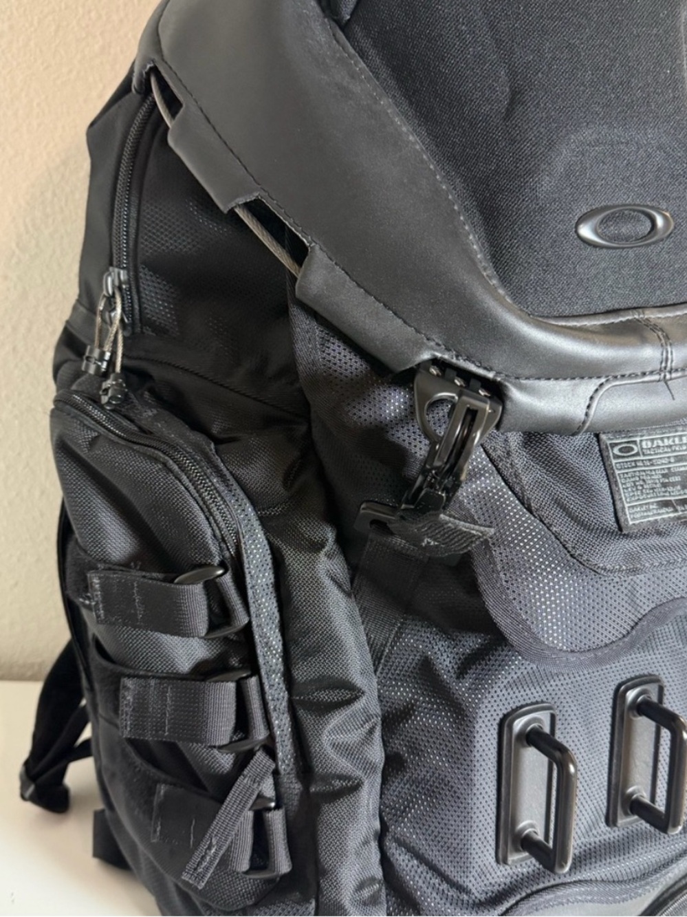 Oakley Kitchen Sink Black Tactical Field Gear Backpack - Logo Patch Detail - Picture 3 of 10